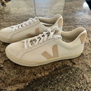 Veja shoes NEW never worn kicks size 41 or women’s 10